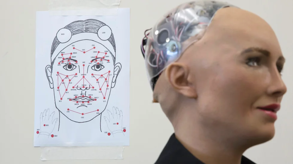 2017 presenterade ett företag i Hongkong en människoliknande robot styrd av artificiell intelligens (AI). Allt färre har dock ingående kunskap om AI, säger en expert som TT pratat med. Och fler och fler algoritmer tar över. Arkivbild.