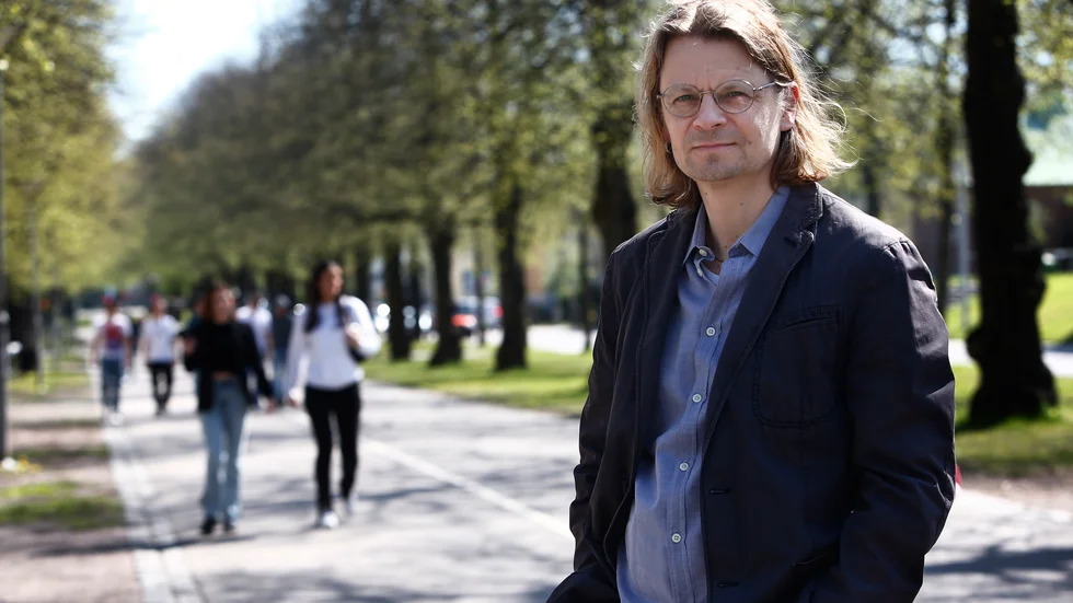 "Människor som kommer är reella resurser", säger professor Peo Hansen. I en ny bok menar han att migration är bra för samhällsekonomin. 