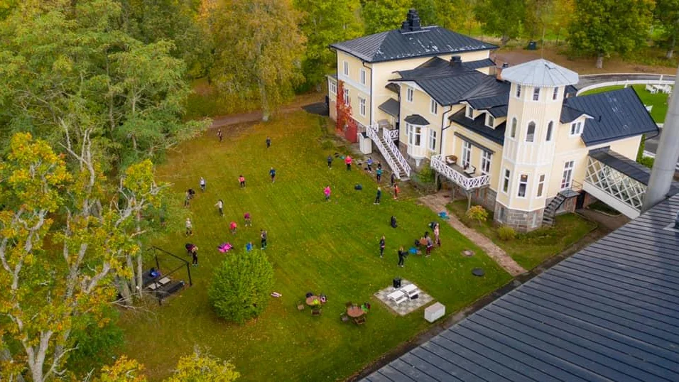 Fredensborgs herrgård inleder säsongen med en helg med träningsprofilen Sabina Dufberg.
