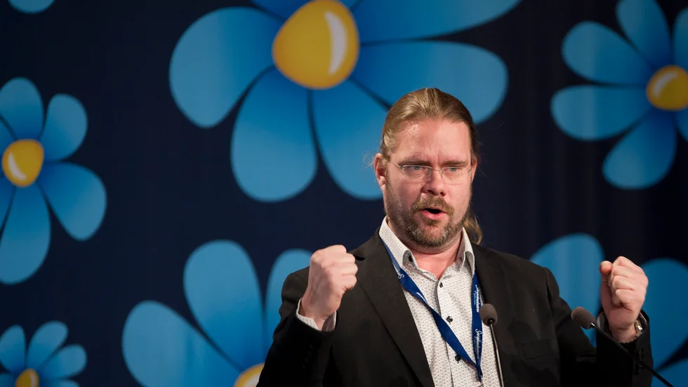 Jörgen Fogelklou i talarstolen under Sverigedemokraternas landsdagar i Lund 2015. Arkivbild.