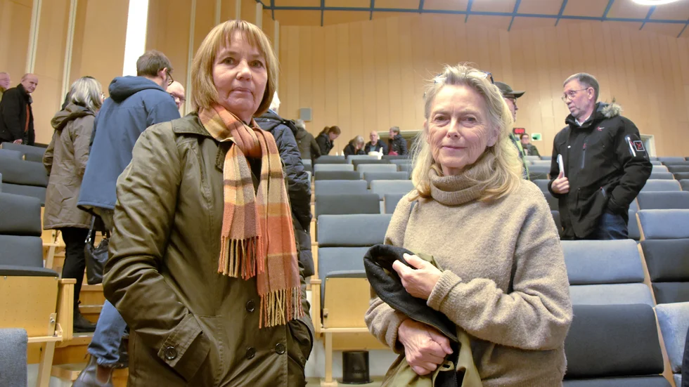 Margareta Eriksson och Birgit Breitholtz fick applåder för sina inlägg. "Alla här tycker det ligger för nära och vi kan komma med jättemånga synpunkter, men är det någon som bryr sig?" undrade Birgit. Cecilia Kvibacke, Bodens kommun, sa att alla synpunkter som kommer in ska bemötas på ett adekvat sätt.
