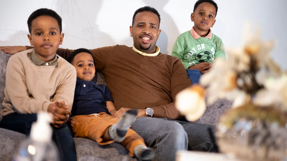 Kader Ahmed med barnen Anas, Yunas och Jimcaale. "Det känns som att jag har känt mina barn i hela mitt liv", säger Kader Ahmed.