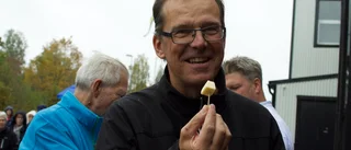 Lång kö på ostinvigningen: "Den var god, det finns hopp"