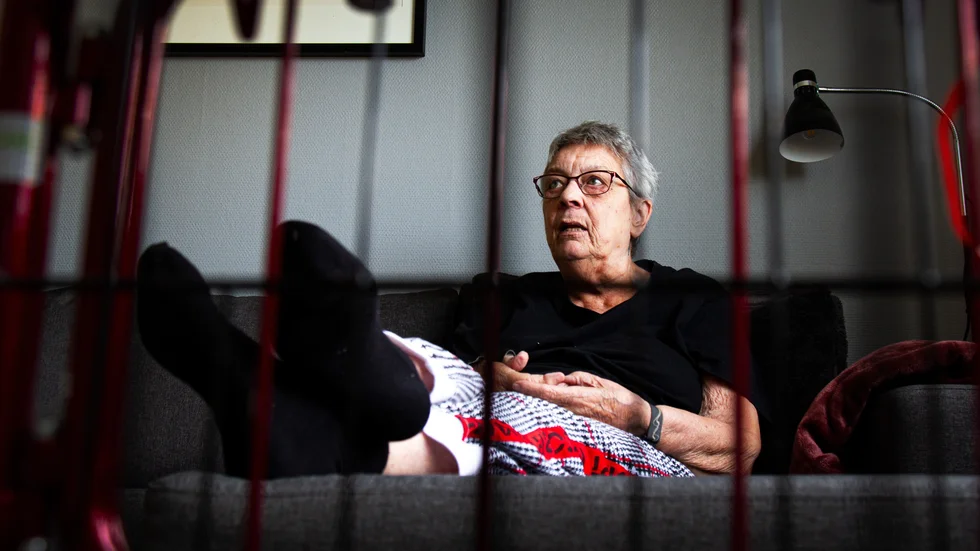 Den 25 september berättade UNT om Eva Thavenius som nästan bara kan röra sig med hjälp av rullator eller rullstol, och som får svår ångest av den sociala isoleringen i sin lägenhet. Trots hundratals lediga platser på äldreboenden nekas hon en plats. Nu reagerar politiker.