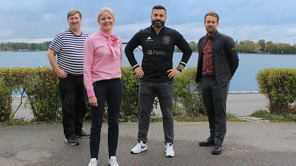 Ulf-Henrik Östlund och Elin Thörnqvist, från Bostadsstiftelsen Platen och Gabi Morad och Martin Grändås, från Dribbla United presenterar nysatsningen "Du är framtiden".