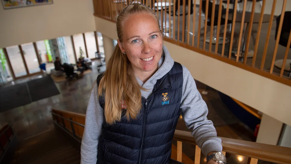 Förra tennisstjärnan Johanna Larsson har börjat klättringen för att nå toppen som tränare med hjälp av ett unikt projekt.