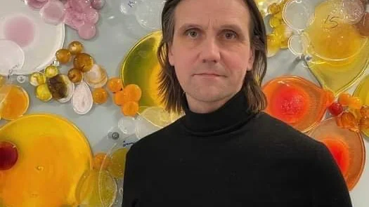 Henrik Ygge, konsthandläggare i Region Norrbotten tror att samarbetet med andra norrlän kan ge en möjlighet att upptäcka nya konstnärskap.