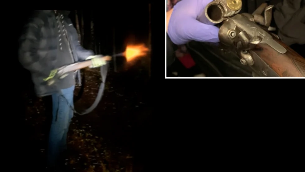 Dubbla grova vapenbrott. Männen döms nu till vardera två års fängelse för innehav av stulna, avsågade gevär. I ett fall filmade en kamrat till den åtalade 27-åringen när denne nattetid provsköt vapnet.