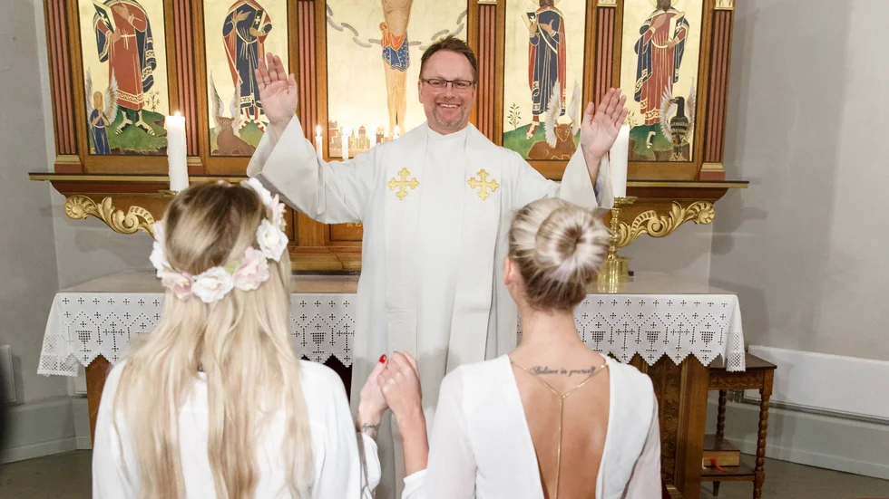 I pingst skedde många vigslar i länet. Bild från annat tillfälle.
