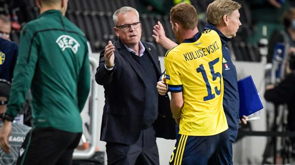 Förbundskapten Janne Andersson gläds med Dejan Kulusevskis framgångar i Tottenham. Arkivbild.