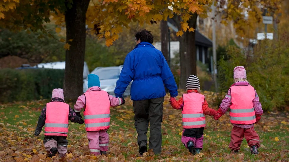 "Föräldrarna är de som bäst vet vad som passar sina barn och beslutet bör därför ligga hos dem. Men om alternativen tvingas bli alltmer lika, finns det ju knappast något reellt val att tala om."