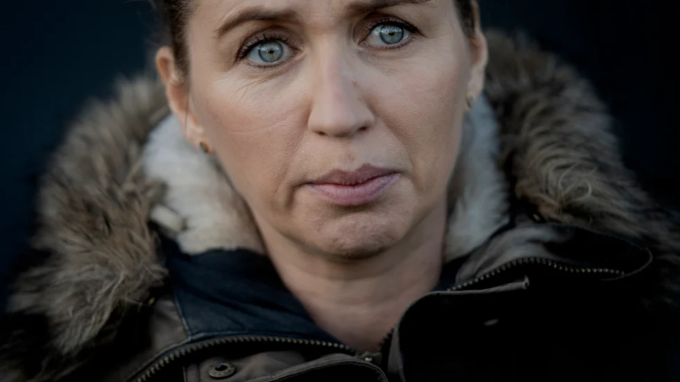 Statsminister Mette Frederiksen (S) under ett besök på en stängd minkfarm i november i fjol.