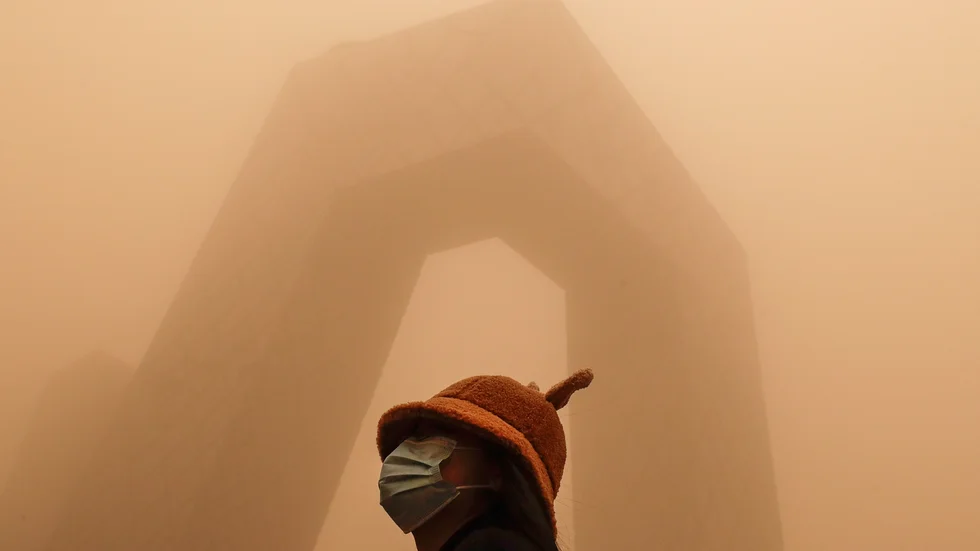 Nya sandstormar härjar över Kina. Senast drabbades Peking hårt i mitten av mars. Arkivbild.