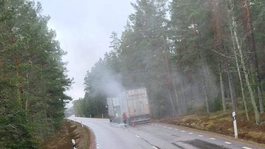 Det brinner i en lastbil på onsdagsmorgonen. 