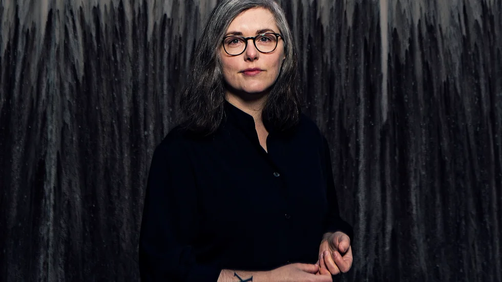 "En bok jag inte kommer att glömma", skriver NSD:s recensent om Elin Willows "Nya namn".