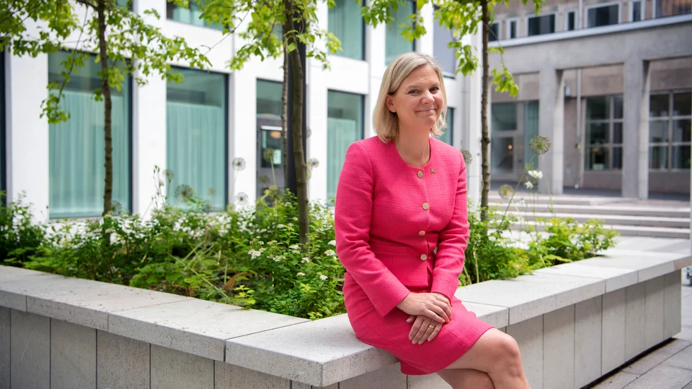 Magdalena Andersson spenderar hej vilt och helt uppåt väggarna.