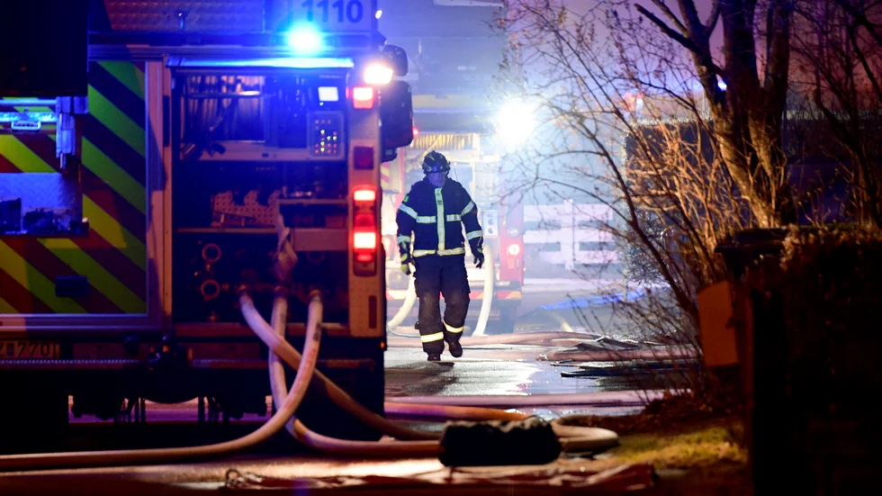 Arjeplog förväntas klara allt som de andra kommunerna klarar. Rycka ut och släcka bränder och ta hand om trafikolyckor, skriver inlandsdebattören Britta Flinkfeldt.