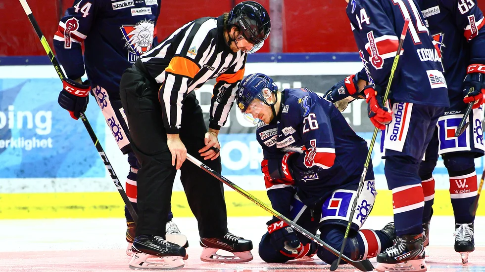 Hampus Larsson fick en allvarlig nackskada i en match mot Frölunda under hösten.