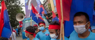 Domstol i Nepal avsätter premiärministern