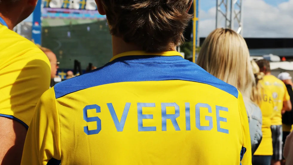 "Ta på dig matchtröjan, ta med flaggor eller bara kom som du är för att heja fram damlandslaget", uppmanade kommunen i evenemangsguiden på hemsidan inför semifinalen.