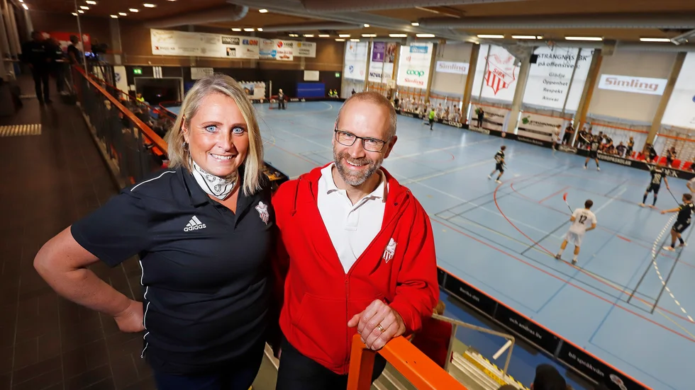 SIBK:s marknadschef Catharina  Bernhardsson och föreningens ordförande Anders Klang är mer än nöjda med att Thomas Arena snart får ta in fullt hus.