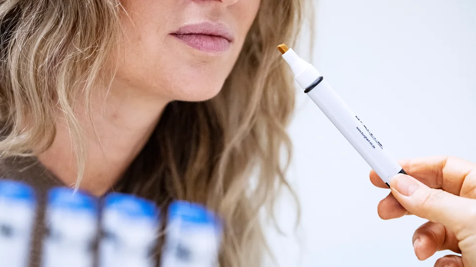 Lukttest på Skånes universitetssjukhus. Sämre lukt- och smaksinne kan kvarstå i månader hos ovaccinerade som haft en mild covid 19-infektion. Arkivbild.