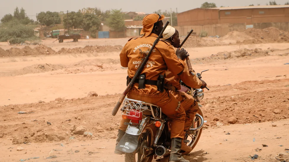 Medlemmar ur de frivilligstyrkor som tränats för att bistå i kampen mot jihadistgrupper i norra Burkina Faso. Arkivbild.