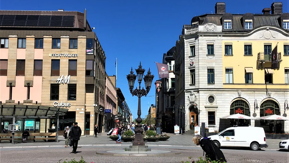 Kandelabern behöver inte stå i mitten av Stora torget, skriver Mari Saretok.