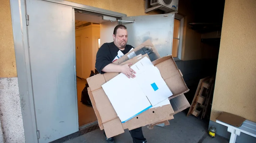 Blev anställd. Mikael Strand tycker att det viktigaste är att känna att man har gjort något meningsfullt för sig själv eller för andra och han anser att kontrollen av företagen borde ha varit bättre.
