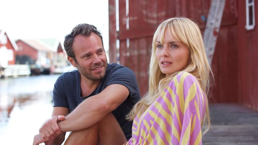 Fin kemi. David Hellenius och Izabella Scorupco har fin kemi i "Micke & Veronica". Men det räcker inte hela vägen.
Foto: SF