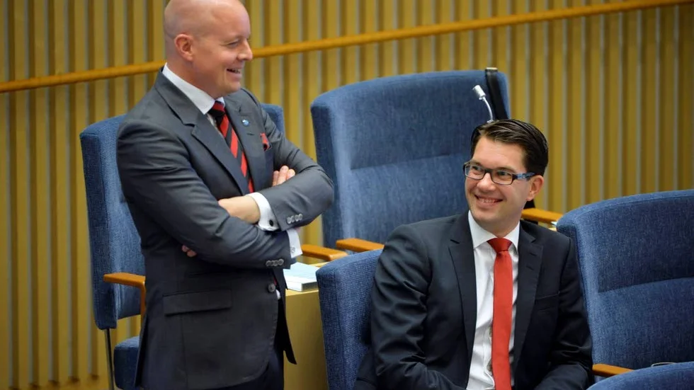 Bjuds på makt. SD:s talman Björn Söder och partiledare Jimmie Åkesson får inte möta särskilt hårt motstånd i invandringspolitiken.
