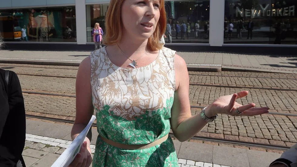 Delade ut flygblad. Centerpartiets ledare Annie Lööf besökte Norrköping på onsdagen, för att dela ut flygblad och prata politik med Norrköpingsborna.