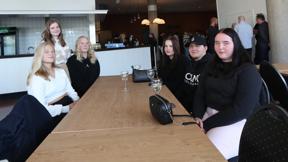 Elsa Malmberg, Maja Jarander, Linda Karlsson, Cecilia Berglin, Casper Nordqvist och Tilde Lönnerhed går alla i årskurs tre på barn- och fritidsprogrammet. 
