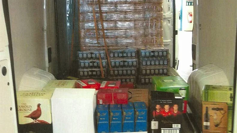 Fylld med alkohol. När de två männen från Linköping, som jobbade i samma förening, stoppades i Helsingborg var lasten fylld med smuggelsprit. Foto: Tullverket