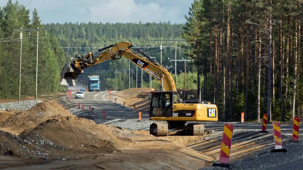 Betydligt rakare och lägre olycksrisk. Så kan ombyggnationen av vägavsnitte på väg 374 mellan Älvsbyn och Piteå, i höjd med Sikfors sammanfattas. Inom kort väntar asfaltering.