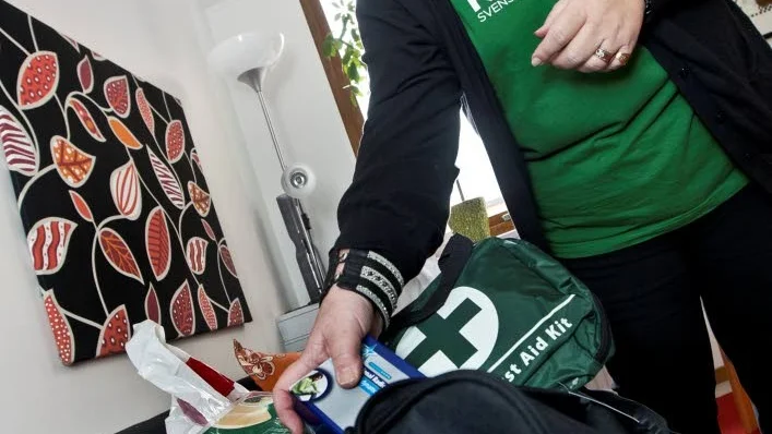 Packa ihop ett nödkit, råder Irene Bjerkemo från Lottakåren i Kiruna. ”De flesta har mycket användbart hemma redan”, säger hon.
