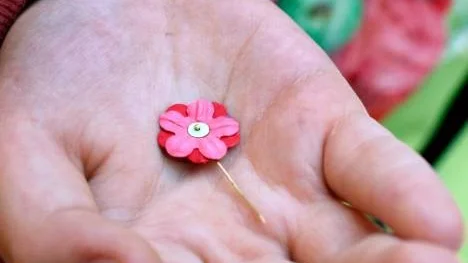 - De behov som vi ser har ökat de senaste åren handlar om de mest basala behoven, som exempelvis kläder. Men vi får även många frågor kring fritids- och sommarlovsaktiviter, säger Lena Holm, generalsekreterare vid Majblomman.