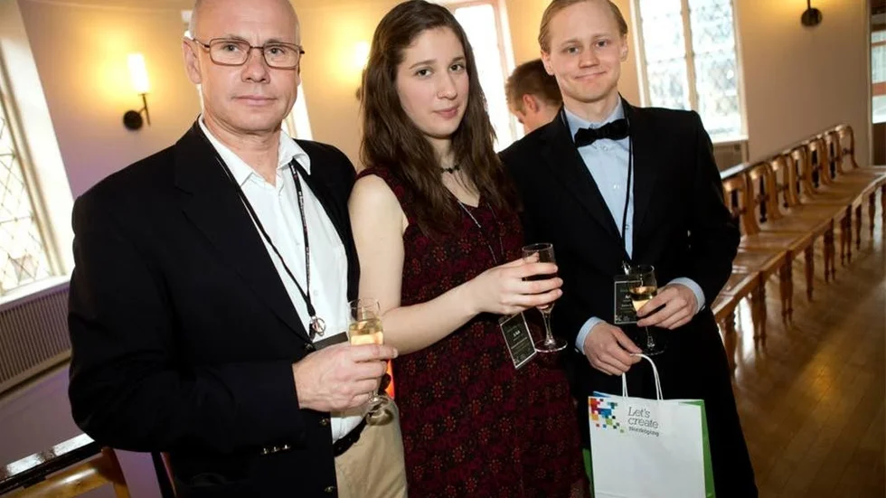 - Spännande att få komma på en sån här galakväll och bland annat knyta nya kontakter, sa unga företagaren Alexandra Karanovic och fick medhåll av Anders Götsén, som båda arbetar med psykologiinriktade företag. Till vänster Stefan Pettersson, ordförande i Företagarna i Norrköping.
