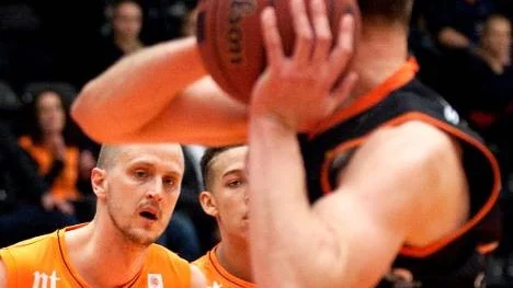 Joakim Kjellboms match i matchen mot Mike Palm blir intressant.