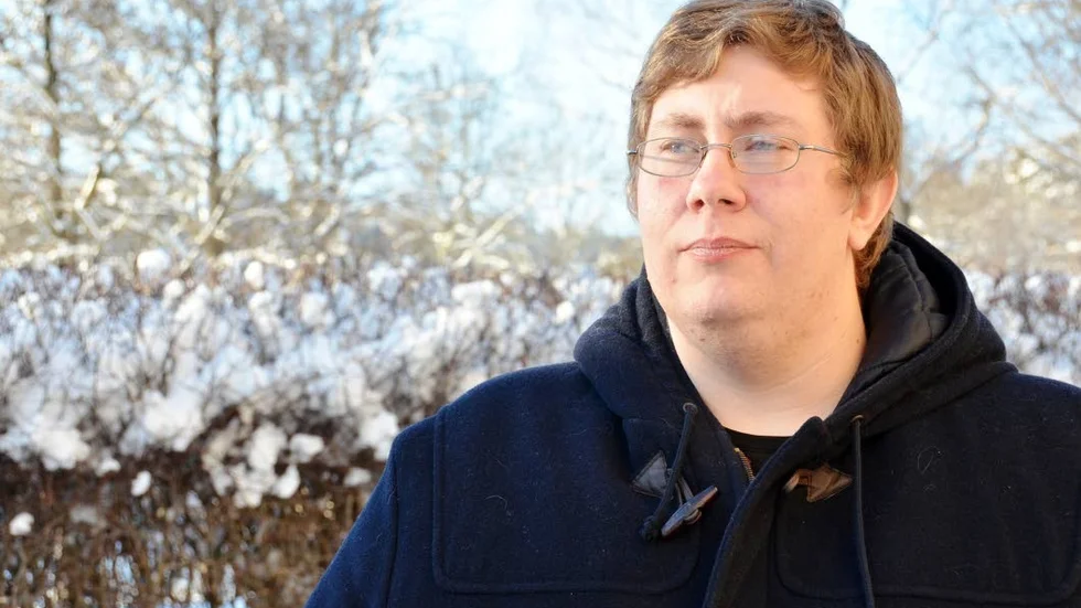 Mattias Ravander (S) laddar för valrörelsen i Söderköping. "Centerpartiet är vår huvudmotståndare", skriver Ravander i valplanen.