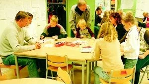 Många tog chansen till ett besök när Junibacken med klass F-3 i Dunderbackens rektorsområde hade öppet hus. 
FOTO: GUNNAR JOHANSSON.