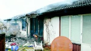 Åtta lägenheter i radhuslängan fick svåra skador av brand, rök och vatten och det kan dröja upp till åtta månader innan familjerna kan flytta tillbaka igen.
FOTO: BJÖRN PERSSON /WIGHSNEWS