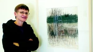 Eva Skogar målar mjuka naturbilder hämtade direkt på plats.
FOTO: HASSE JOHNSSON