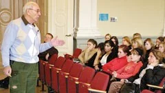 Han kunde både skämta och stolt visa upp sin familj. Som ett under tycker man när han beskrivit sina ungdomsår i Stalins fångläger där förhållandena egentligen inte går att förstå, man kan bara lyssna och försöka. en tid i historien som det talats alltför lite om, säger Francesco Kovacs som blev fri när Stalin dog 1953.
FOTO: ROBERT SVENSSON