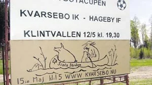 Än lever Kvarsebobygden! Här finns en hel del i företagsväg, här finns kyrka, till hösten finns skola igen. Och visst kan man gå på match även i Kvarsebo. 
FOTO: OLA AXMAN