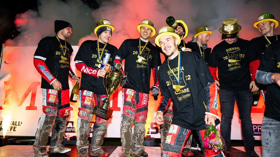 Joel Andersson (längst fram) tog sitt första SM-guld i karriären, men tvingas nu till operation efter en gammal knäskada.