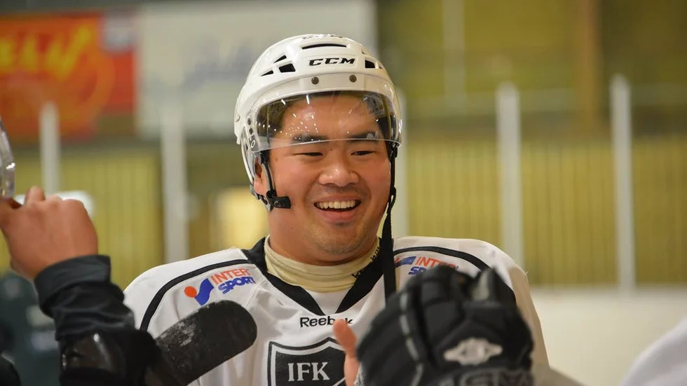 Daniel Nyström prickade in två av Arvidsjaurs fyra puckar i 4–2-matchen mot Umeå.