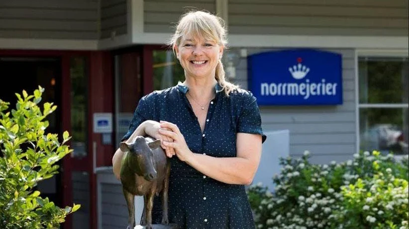 Anna-Karin Karlsson, affärschef för färskvaror på Norrmejerier, berättar att Norrmejerier i maj förlängt framstämplingen på all färsk mjölk. Nu är det tio dagar som gäller.