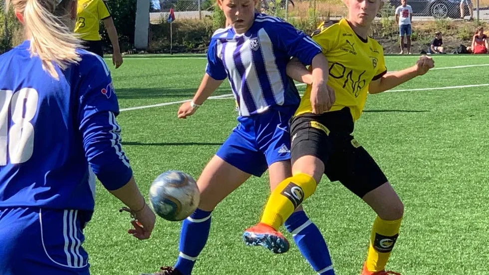 IBFF/Öjebyns Wilma Viklund satet ett hattrick i 3–0-matchen mot Mälarhöjden.
