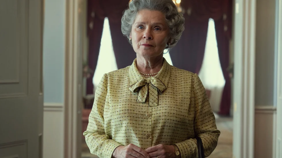 Imelda Staunton, känd från bland annat Harry Potter-filmerna, som drottning Elizabeth II i "The crown". Pressbild.